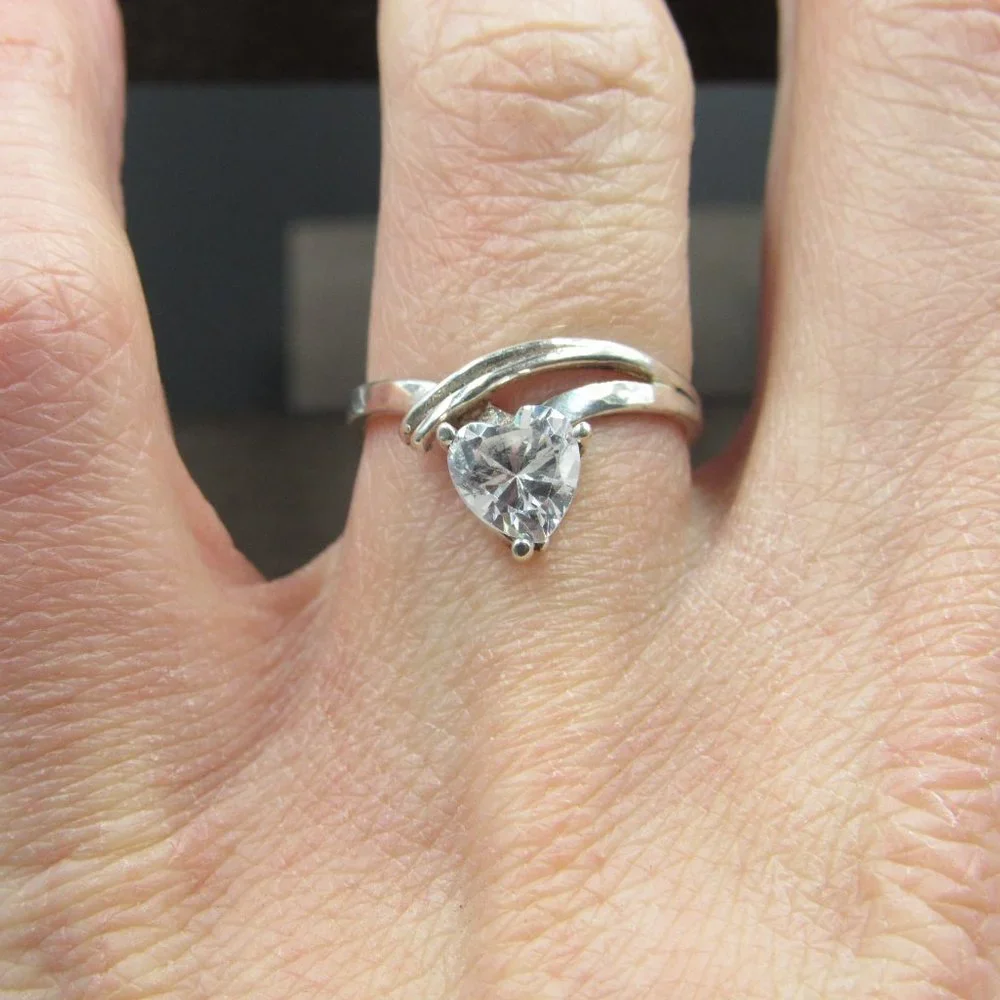 Size 6 Sterling Silver Simple Clear CZ Heart Love Band Ring Vintage - Picture 4 of 8